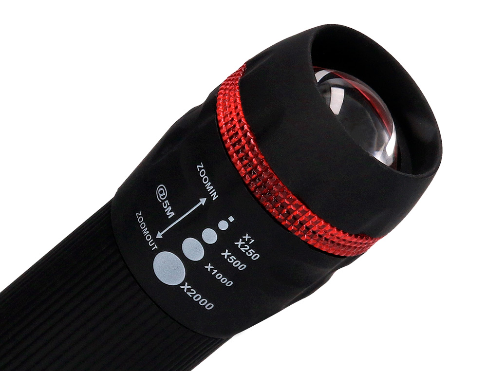 LAMPE TORCHE Q-CONNECT PLASTIQUE AVEC ZOOM 1 WATT MODE CLAIRAGE ON/OFF 3 PILES AAA FOURNIES COLORIS NOIR/ROUGE
