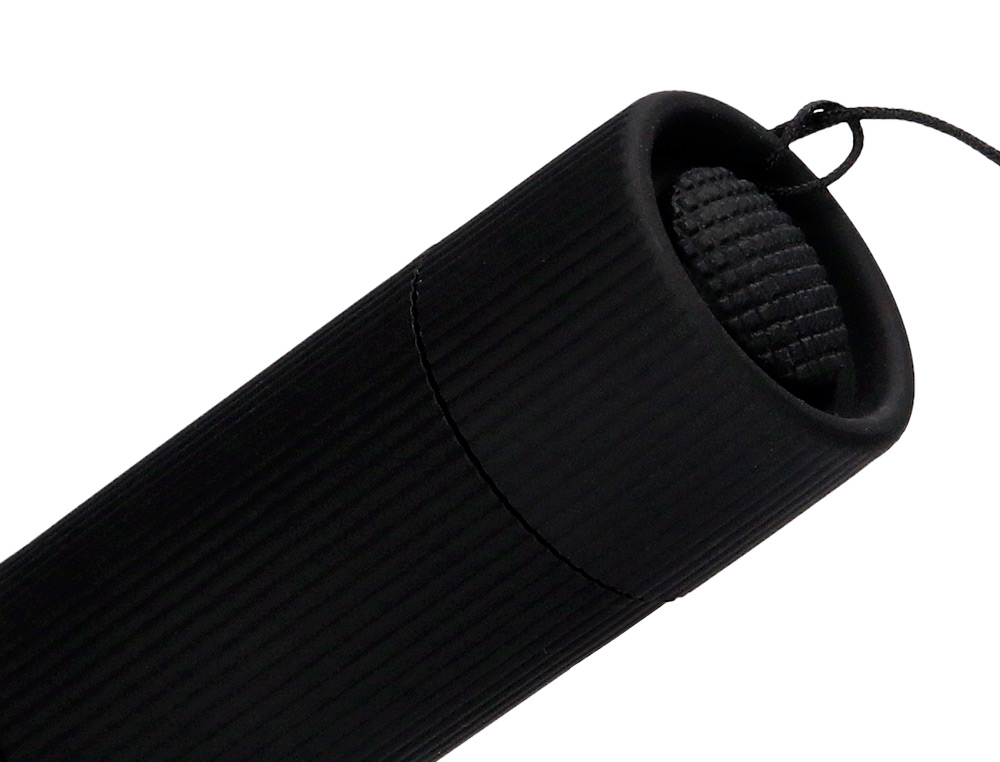 LAMPE TORCHE Q-CONNECT PLASTIQUE AVEC ZOOM 1 WATT MODE CLAIRAGE ON/OFF 3 PILES AAA FOURNIES COLORIS NOIR/ROUGE