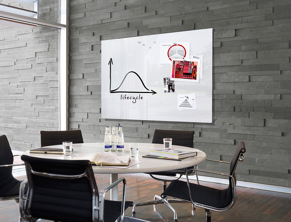 TABLEAU VERRE Q-CONNECT MAGNETIQUE 90X60CM INCLUS 2 AIMANTS 1 MARQUEUR EFFACABLE 1 BROSSE KIT FIXATION KF11313
