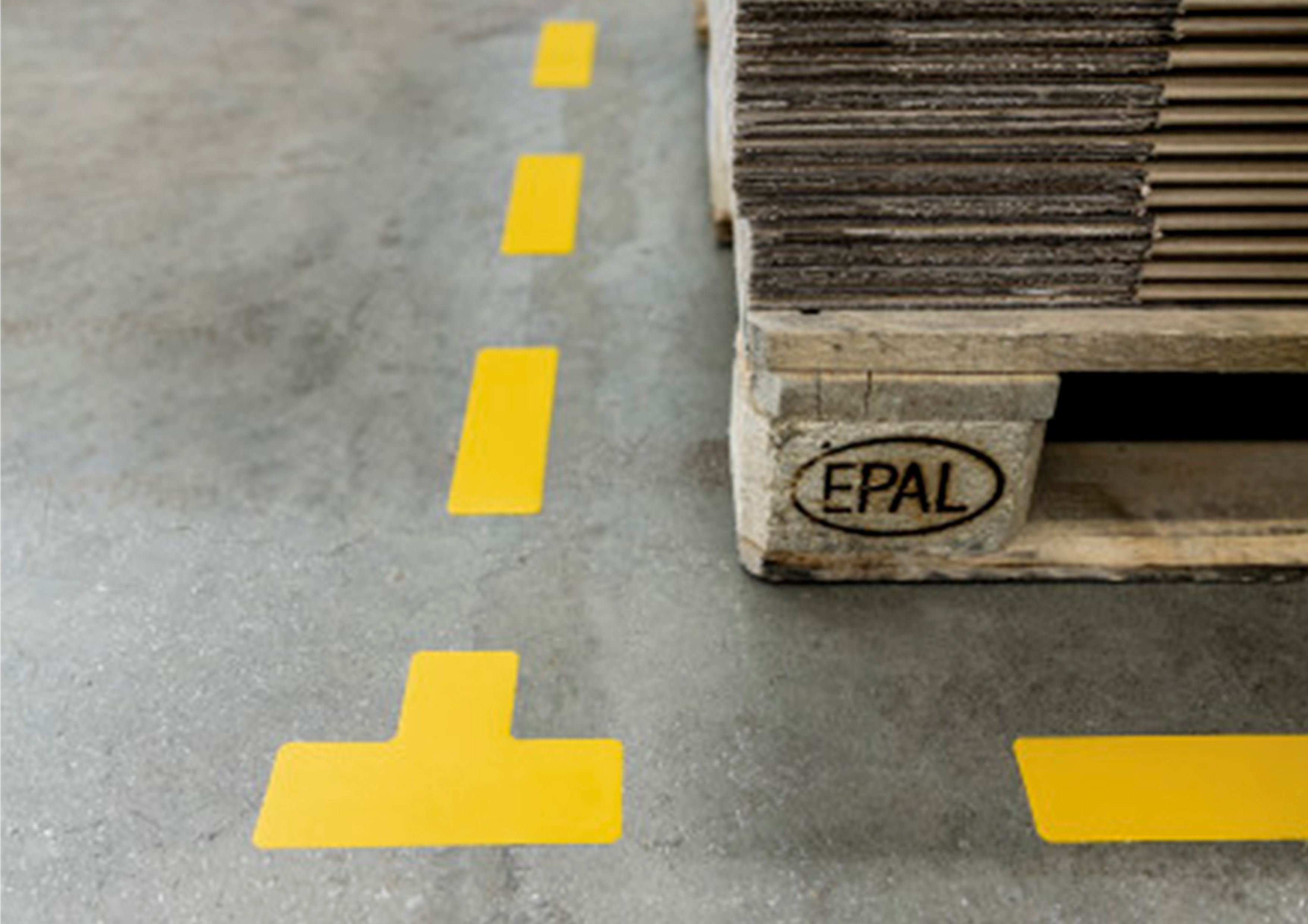 MARQUAGE AU SOL DURABLE IDENTIFICATION ZONES DE DANGER PASSAGE STOCKAGE FORME CROIX 150X0,7X150MM INTERIEUR