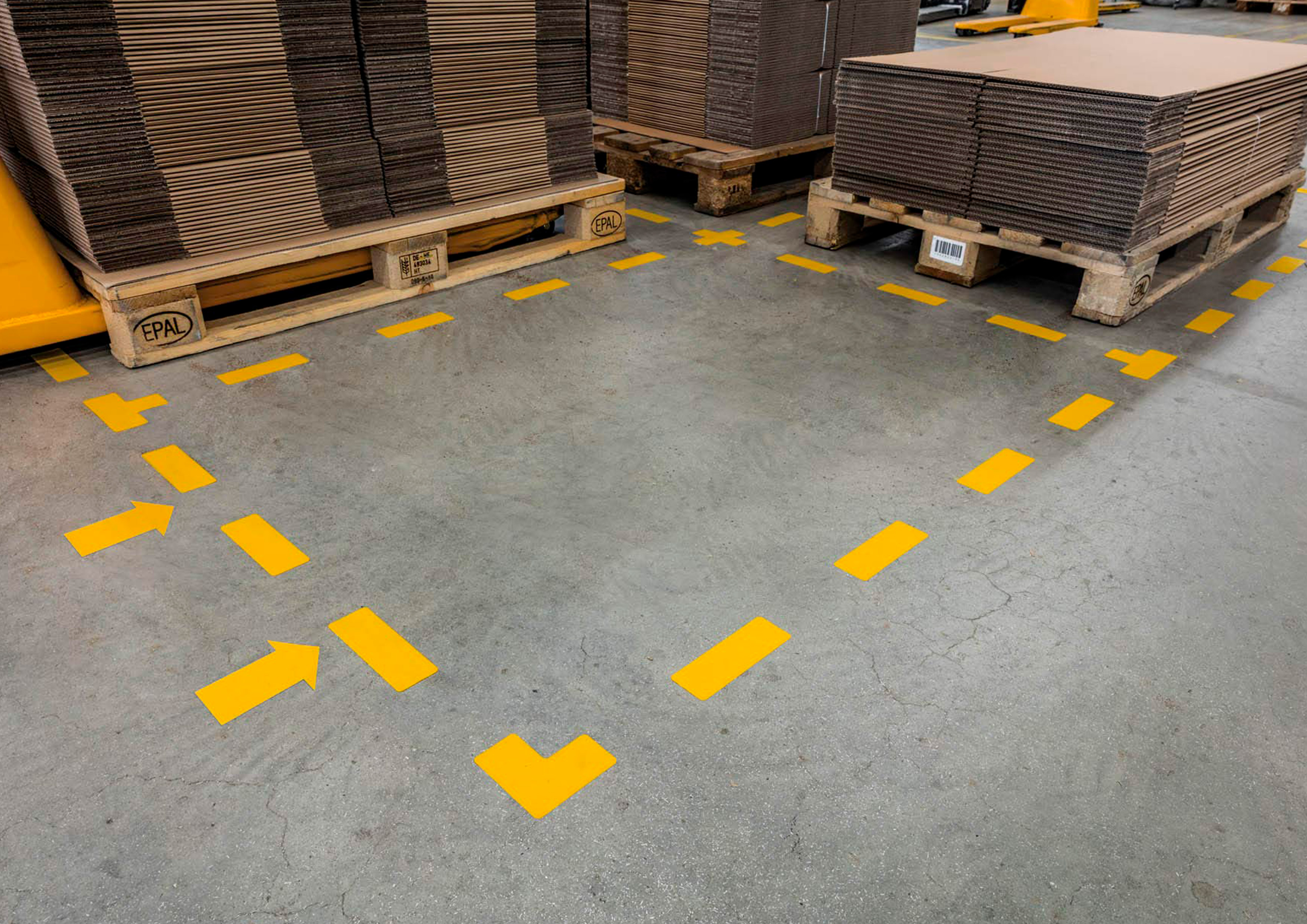 MARQUAGE AU SOL DURABLE IDENTIFICATION ZONES DE DANGER PASSAGE STOCKAGE FLECHE 100X0,7X200MM