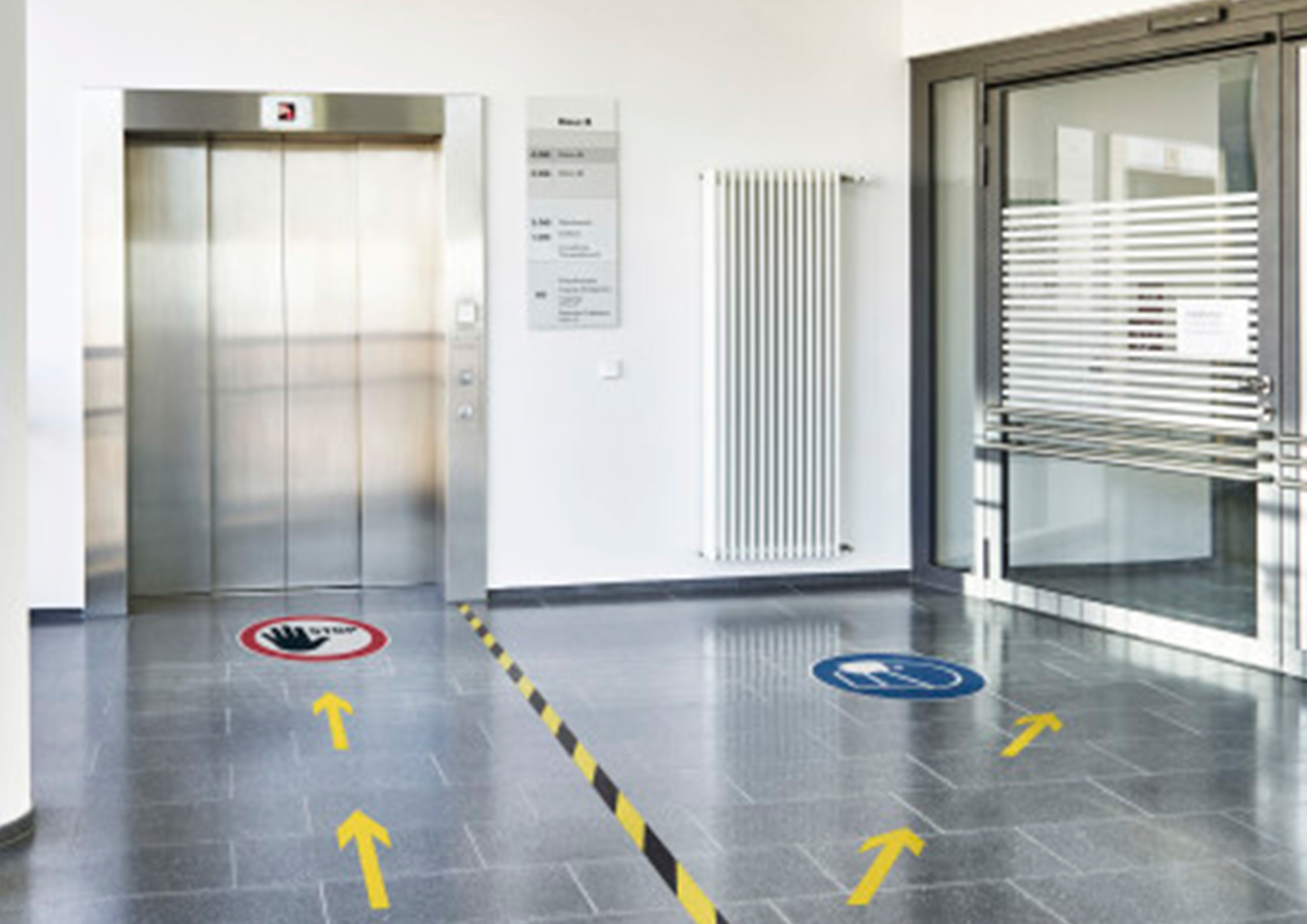 MARQUAGE AU SOL FLECHE DURABLE ADHESIF NON PERMANENT ESPACES PUBLICS 100X0,2X200MM UTILISATION EN INTERIEUR
