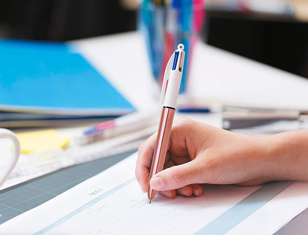 STYLO-BILLE BIC 4 COULEURS SHINE RETRACTABLE RECHARGEABLE POINTE MOYENNE 1MM CORPS BLANC/OR ROSE