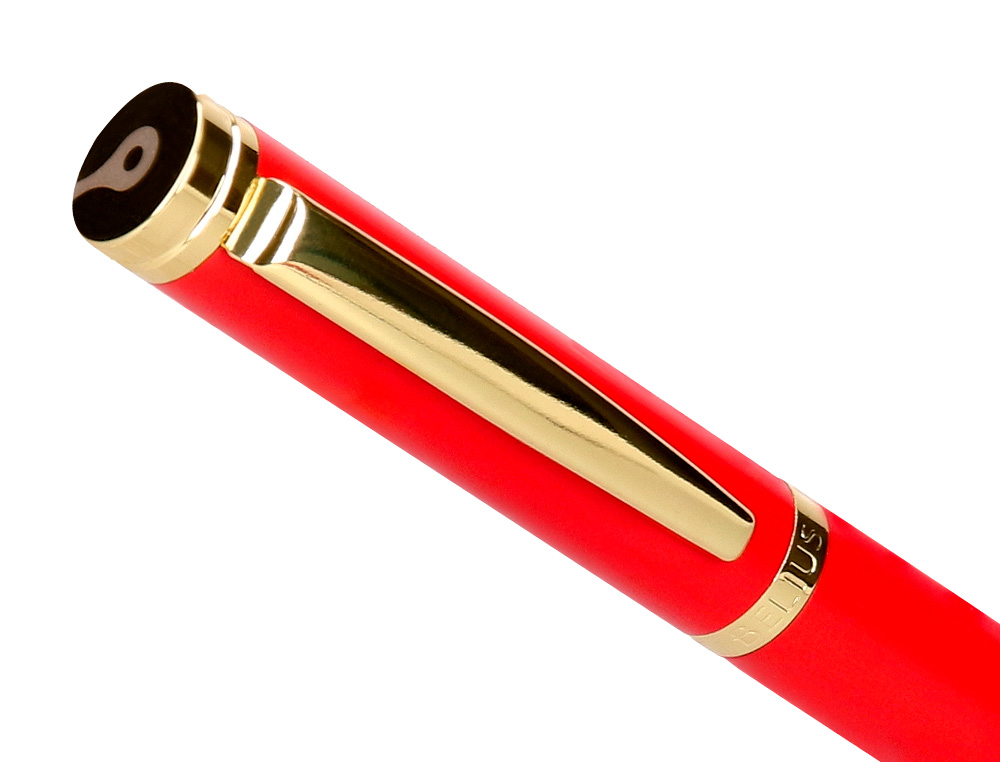 STYLO-PLUME ET ETUI EN SIMILI CUIR BELIUS PASSION ALUMINIUM BROSSE ATTRIBUTS OR ENCRE BLEUE COLORIS ROUGE COFFRET CADEAU