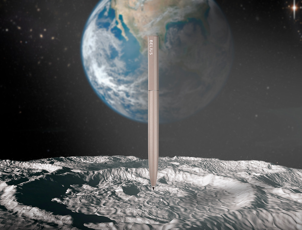 STYLO-BILLE BELIUS ROCKET B MONOCHROME SANS AGRAFE ENCRE BLEUE COLORIS GRIS DANS COFFRET CADEAU ORIGINAL CYLINDRIQUE