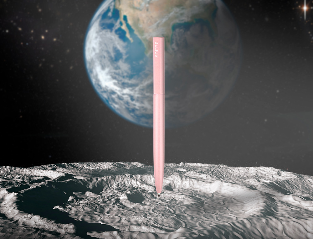 STYLO-BILLE BELIUS ROCKET B MONOCHROME SANS AGRAFE ENCRE BLEUE COLORIS ROSE DANS COFFRET CADEAU ORIGINAL CYLINDRIQUE