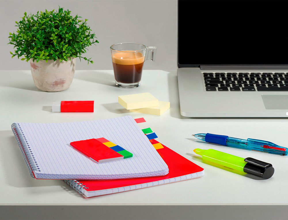 STYLO-BILLE Q-CONNECT 4 COULEURS CRITURE MOYENNE 0.7MM CORPS TRANSLUCIDE BLEUT ENCRE CLASSIQUE NOIR BLEU ROUGE VERT