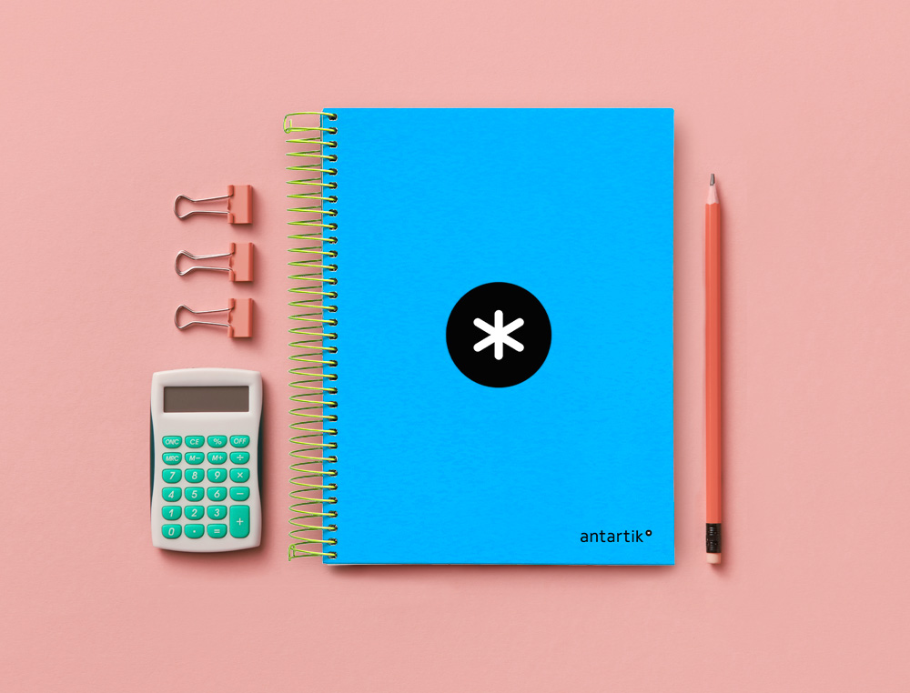 CAHIER SPIRALE LIDERPAPEL ANTARTIK A5 240P 90G COUVERTURE REMBORDÉE QUADRILLAGE 5MM 6 TROUS COIL-LOCK COLORIS BLEU