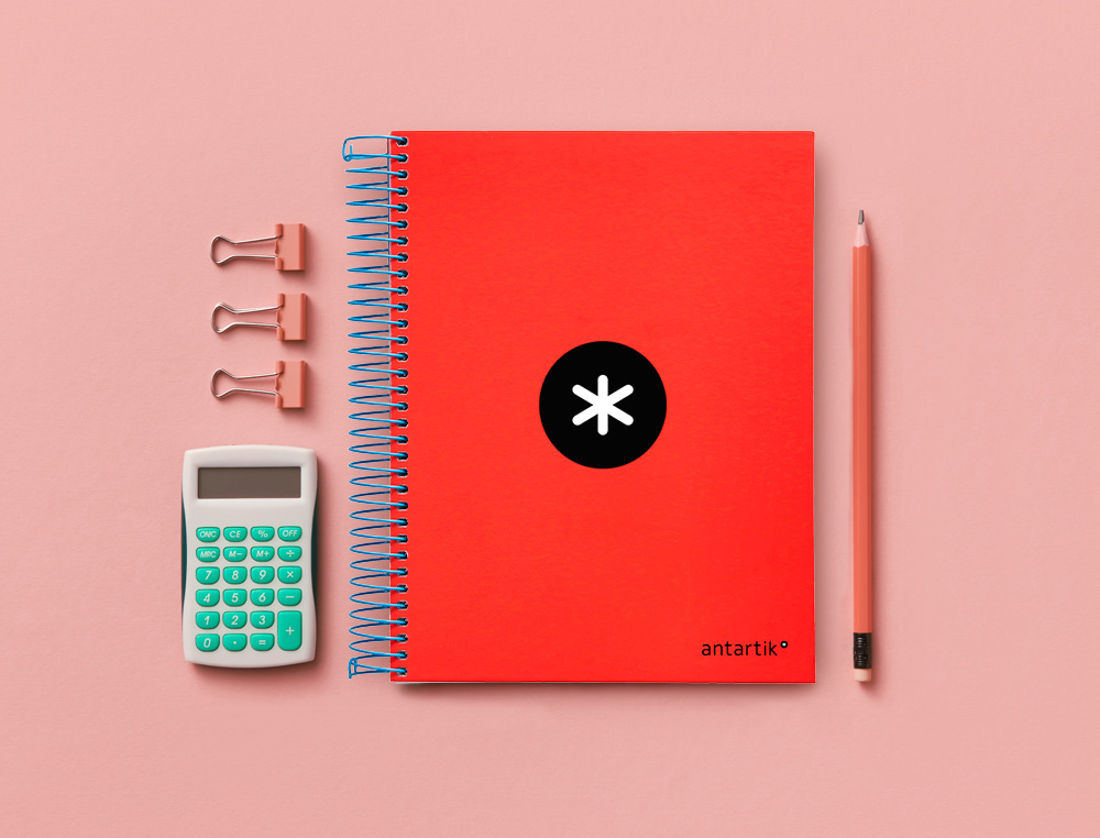CAHIER SPIRALE LIDERPAPEL ANTARTIK A5 240P 90G COUVERTURE REMBORDÉE QUADRILLAGE 5MM 6 TROUS COIL-LOCK COLORIS ROUGE