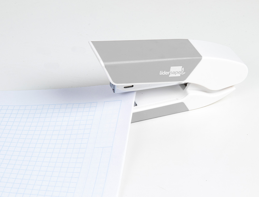 AGRAFEUSE BUREAU LIDERPAPEL 35X65X130MM 20 FEUILLES       AGRAFES 26/6 1000 AGRAFES     COLORIS GRIS