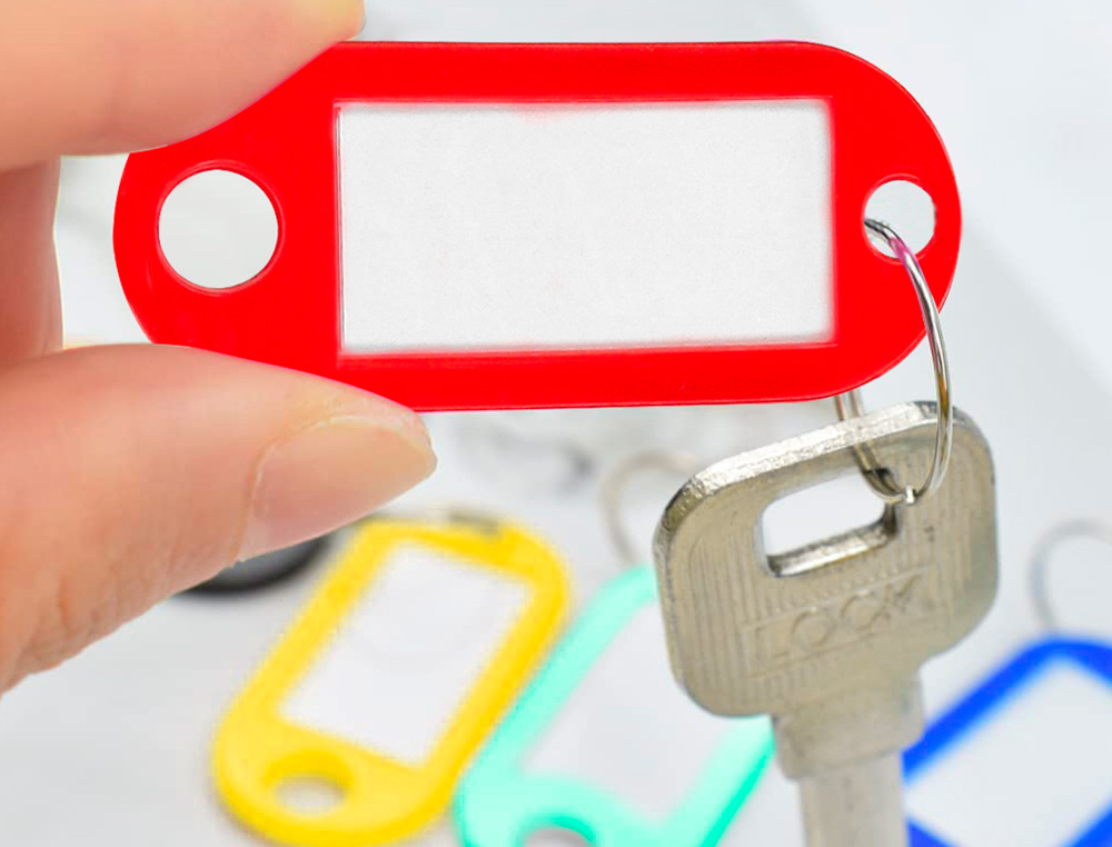 PORTE-CLÉS Q-CONNECT PORTE-ÉTIQUETTE PLASTIQUE 50X22MM COLORIS ROUGE PRÉSENTOIR 100 UNITÉS
