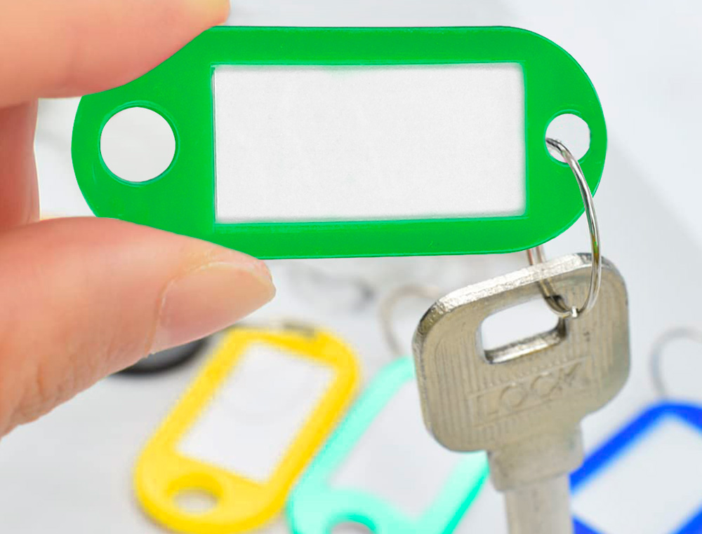PORTE-CLÉS Q-CONNECT PORTE-ÉTIQUETTE PLASTIQUE 50X22MM COLORIS VERT PRÉSENTOIR 100 UNITÉS