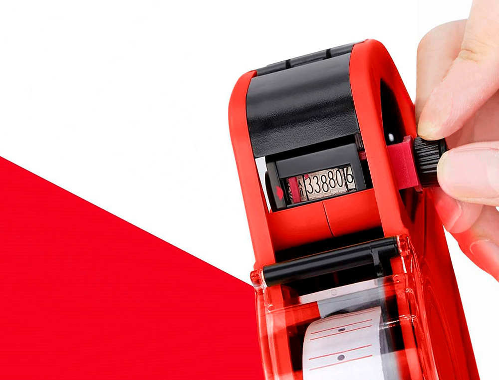 PINCE À ÉTIQUETER Q-CONNECT 1 LIGNE 8 CARACTÈRES 225X135X40MM 300G COLORIS ROUGE ROULEAU ENCREUR NON INCLUS