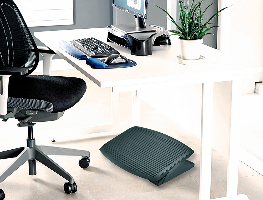 REPOSE-PIEDS Q-CONNECT POLYSTYRÈNE ERGONOMIQUE CONFORT SUPPORT INCLINAISON AJUSTABLE 450X115X340MM