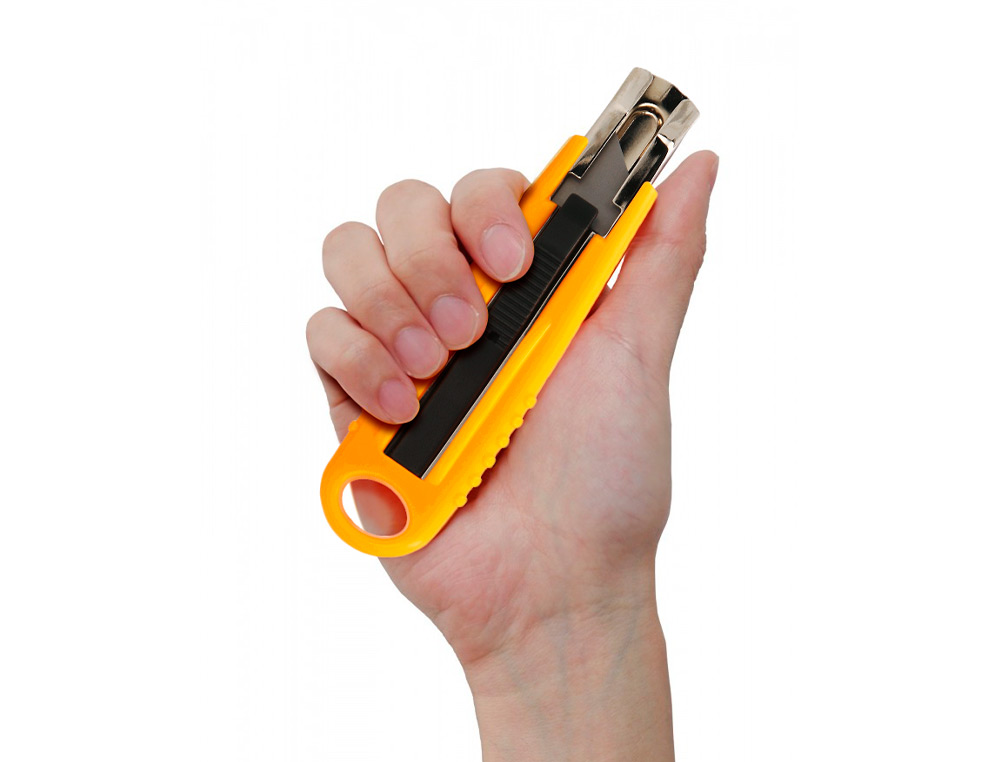 CUTTER XD123 Q-CONNECT RETRACTABLE LAME ACIER 18 MM BLISTER