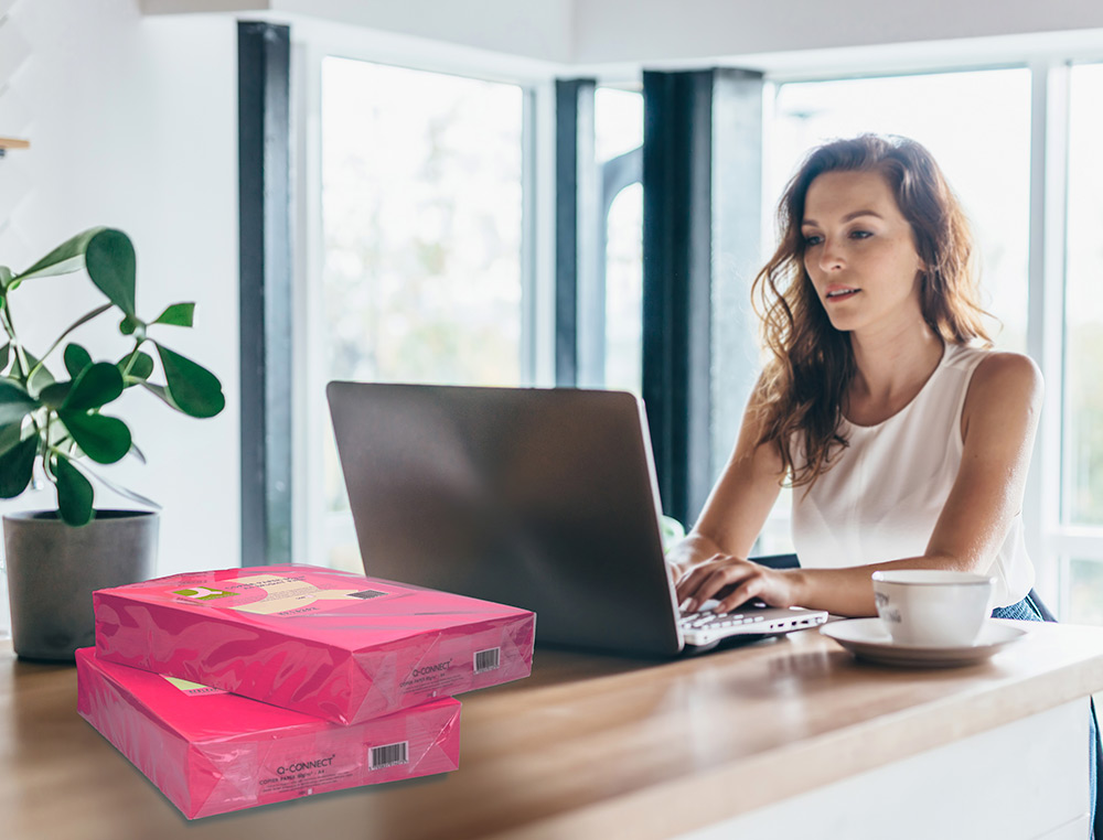 PAPIER COULEUR Q-CONNECT MULTIFONCTION A4 80G/M2 UNICOLORE ROSE INTENSE RAMETTE 500 FEUILLES