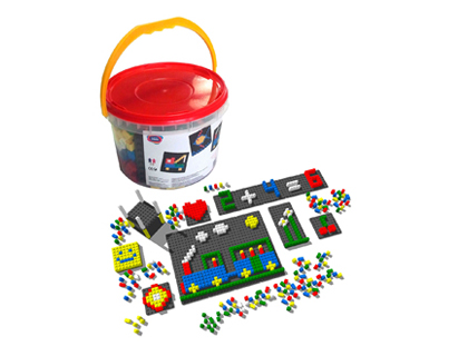 Enseigne Rouge Papier JEU CONSTRUCTION PLASTIQUE 1 SEAU CONTIENT 12 SUPPORTS 812 PIECES 5 COLORIS ASSORTIS DES 3 ANS